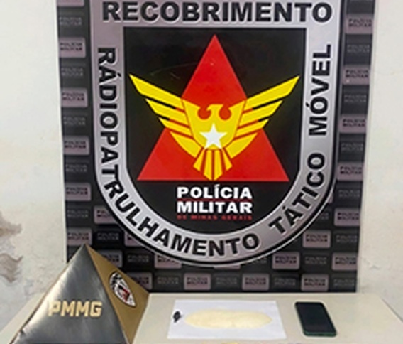 Polícia Militar prende suspeito por tráfico de drogas no bairro Independência, em Araguari